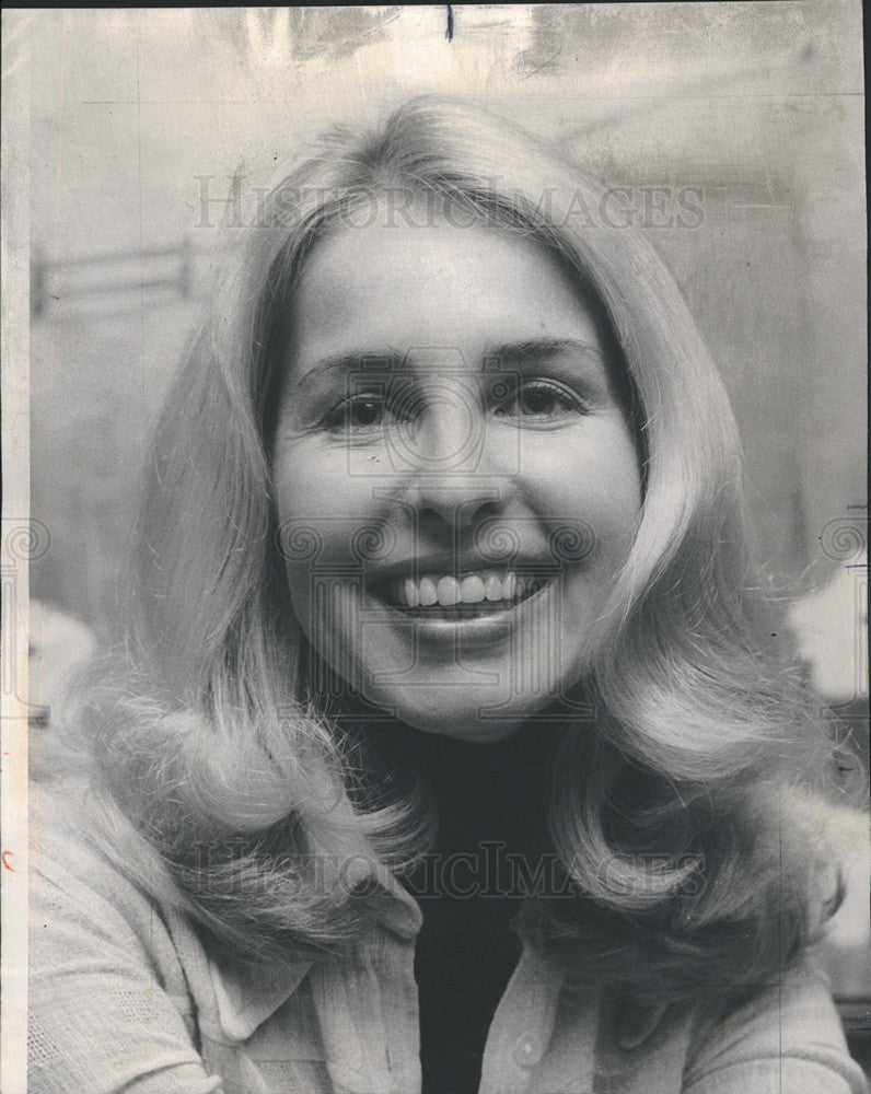 1975 Press Photo CBS TV Anchor Sally Quinn - Historic Images