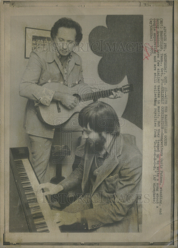 1975 Press Photo Musicians Songwriter Curly Putnam and Bobby Braddock - Historic Images