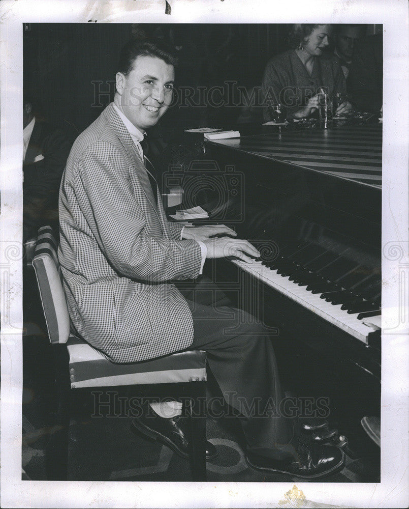 1954 Press Photo Entertainer Micheal Hots - Historic Images