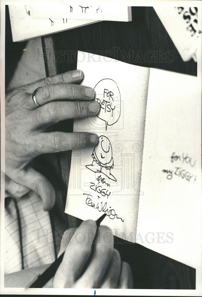 1978 Press Photo Tom Wilson signing his Ziggy book - Historic Images