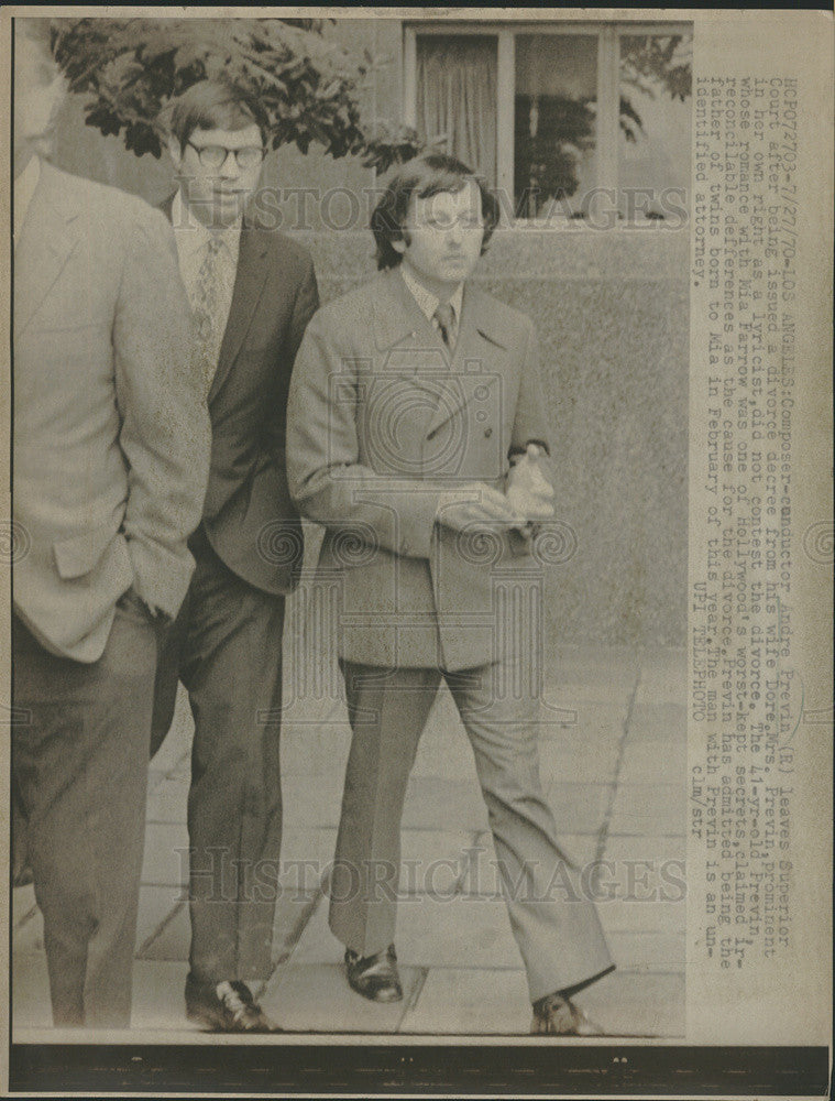 1970 Press Photo Composer And Conductor Andre Previn Leaving Divorce Court - Historic Images