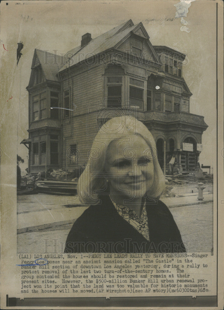 1968 Press Photo Singer Peggy Lee rallies to save an ancient mansion - Historic Images