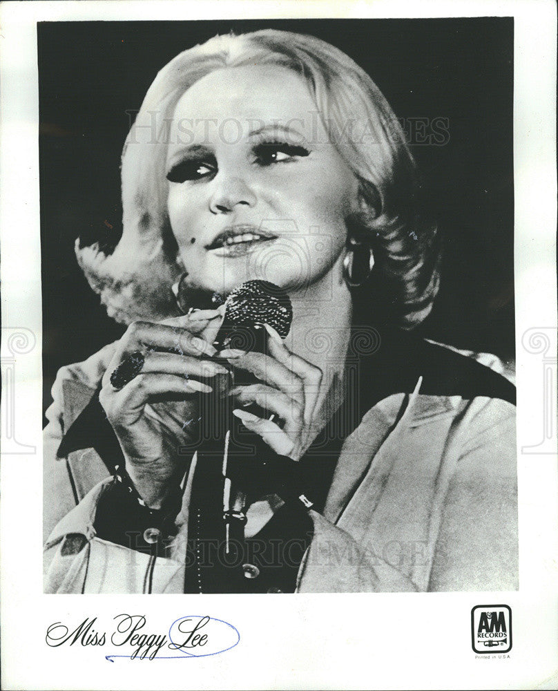 1976 Press Photo Singer Peggy Lee - Historic Images