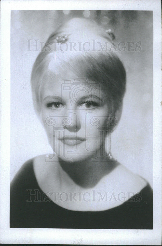 1970 Press Photo Singer Peggy Lee Portrait Black Dress Hair Up - Historic Images