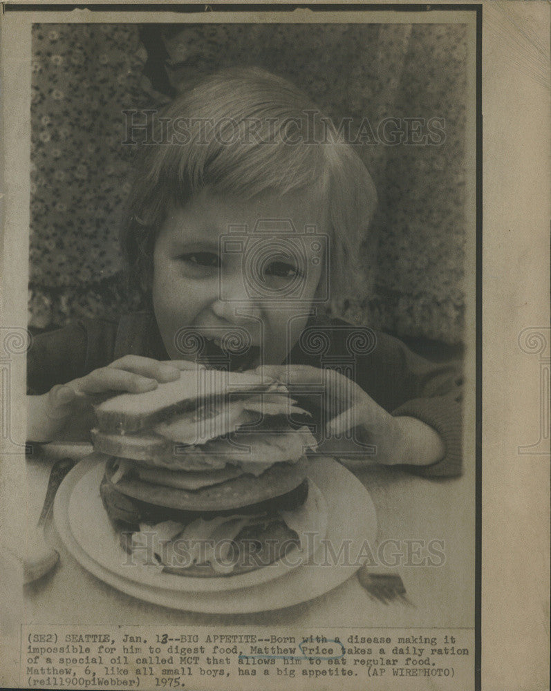 1975 Press Photo Matthew Price Eating Sandwich Takes MCT Oil To Digest Food - Historic Images