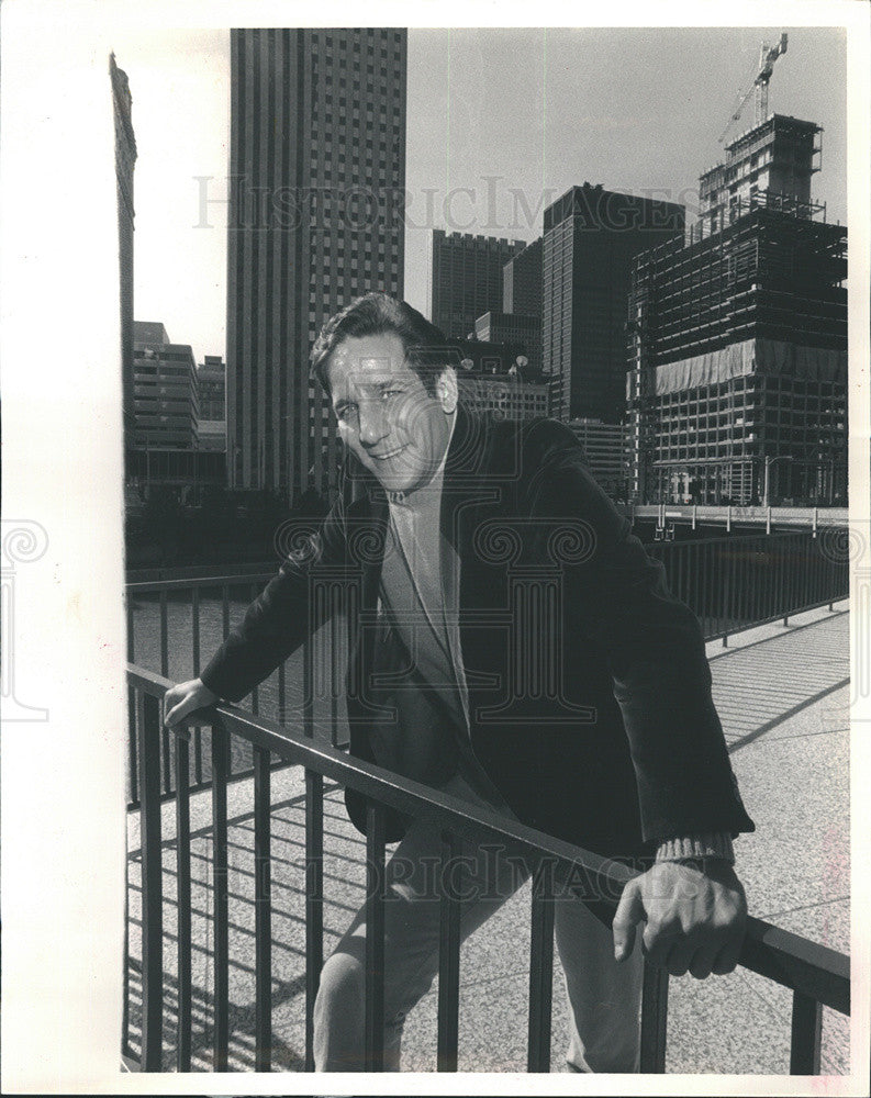 1987 Press Photo Mystery Writer Eugene Izzi, First Published Book, &quot;The Take&quot; - Historic Images