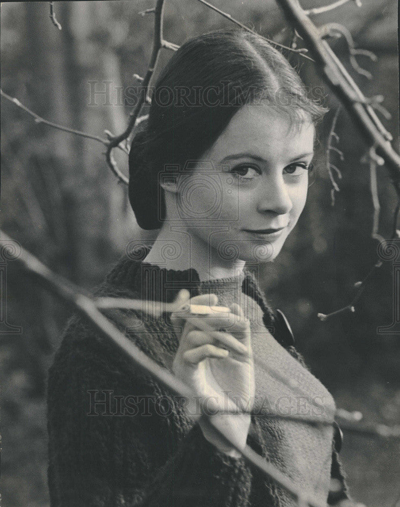 1971 Press Photo Vivat! Vivat Regina! Play Actress Sarah Miles Outside Portrait - Historic Images