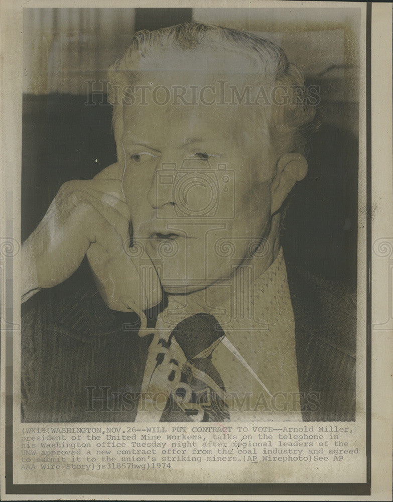 1974 Press Photo United Mine Workers President Arnold Miller On Phone Washington - Historic Images