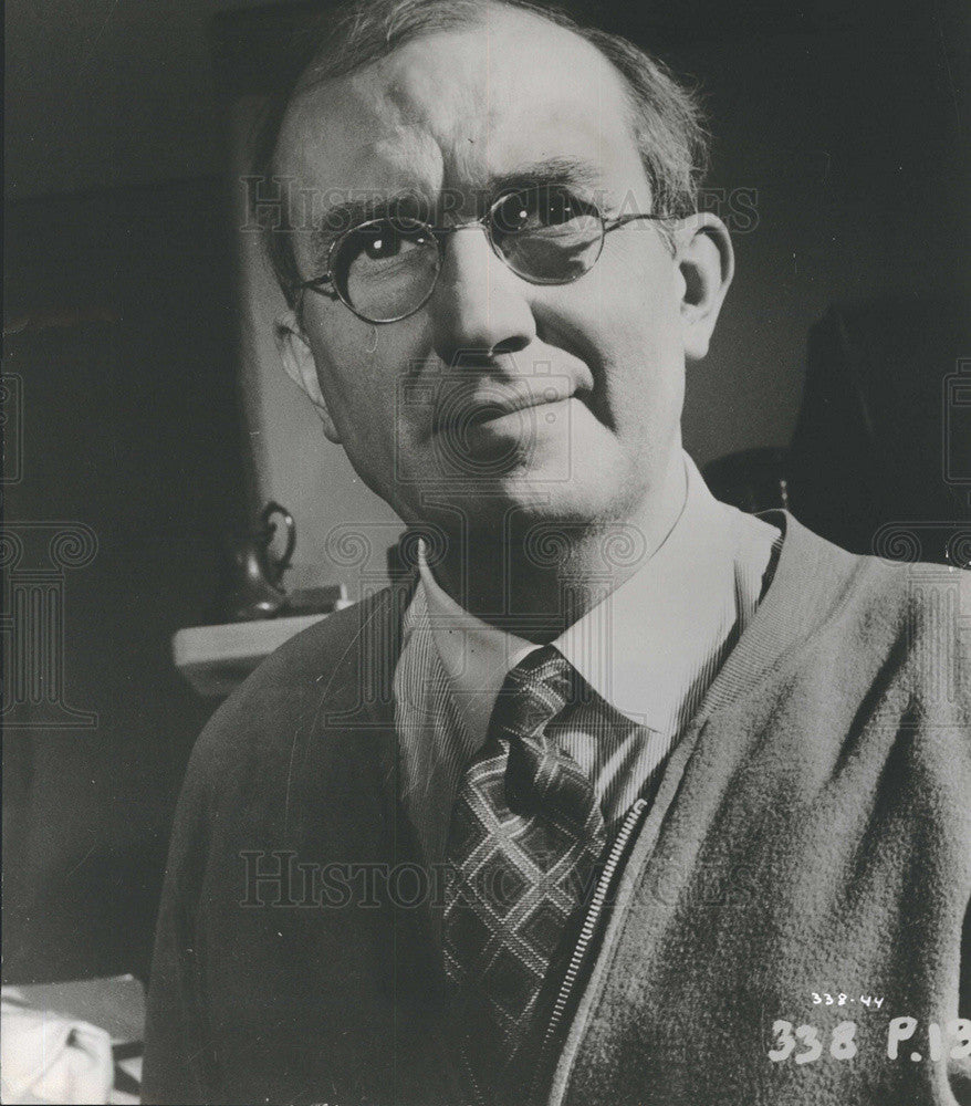 1944 Press Photo Sapphire Film Actor Bernard Miles Character Portrait - Historic Images