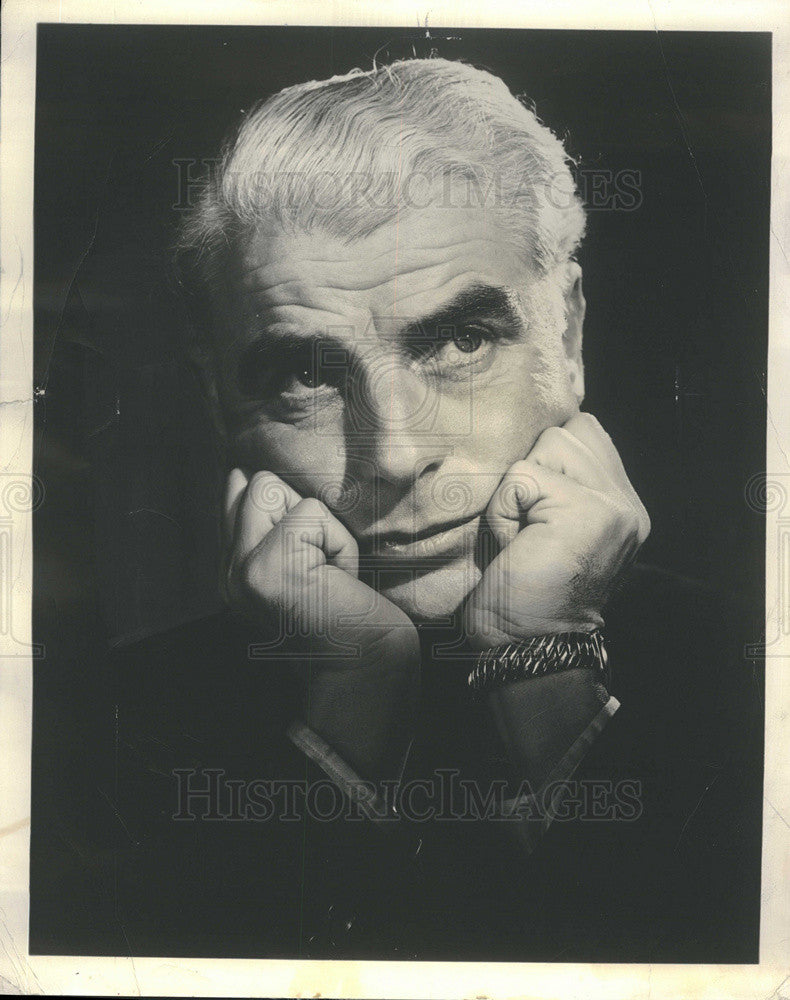 1957 Press Photo Welsh actor Emlyn Williams stars in play &quot;A Boy Growing Up.&quot; - Historic Images