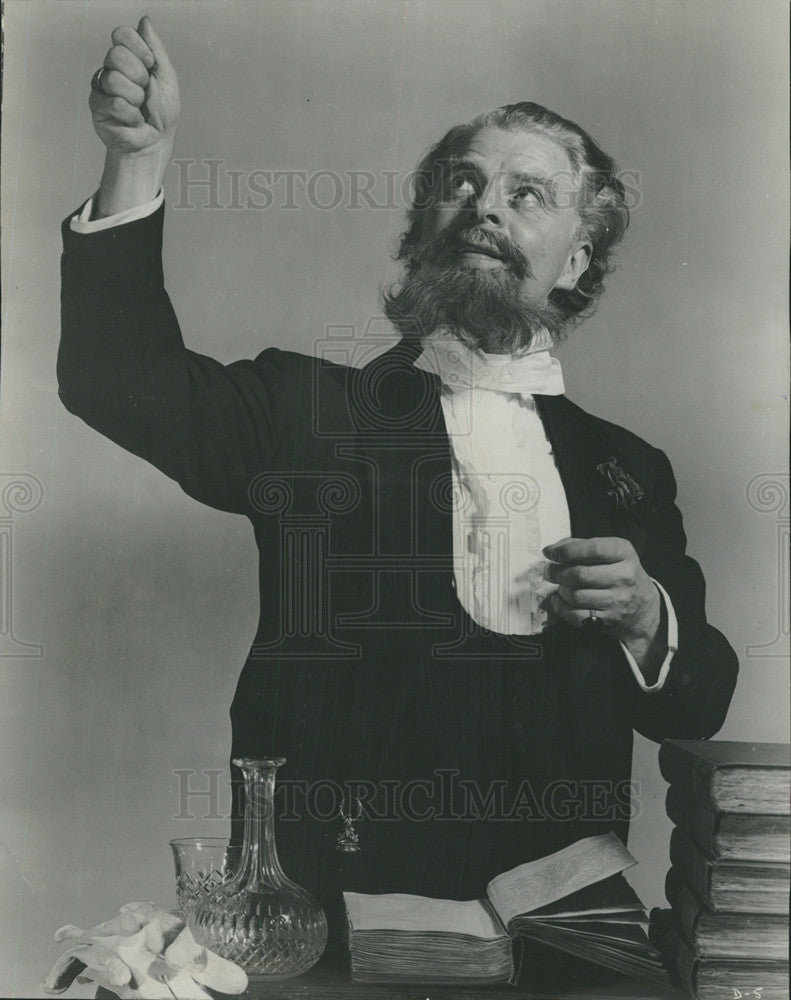 1975 Press Photo Charles Dickens One Man Show Emlyn Williams Character Portrait - Historic Images