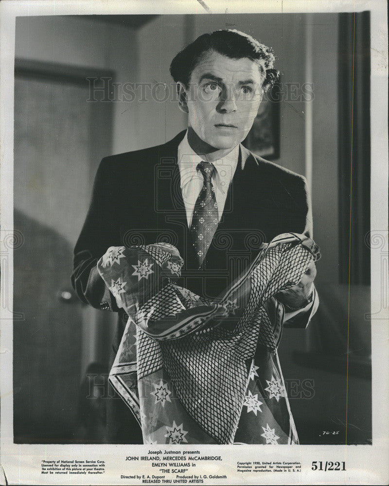 1951 Press Photo Actor Emlyn Williams - Historic Images