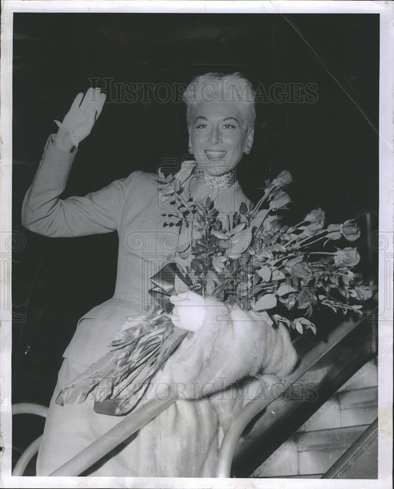 1956 Press Photo French Chanteuse Fernanda Montel - Historic Images