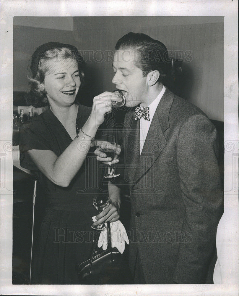 1951 Press Photo Lillian Montgomery and William Clemons at cocktail party - Historic Images