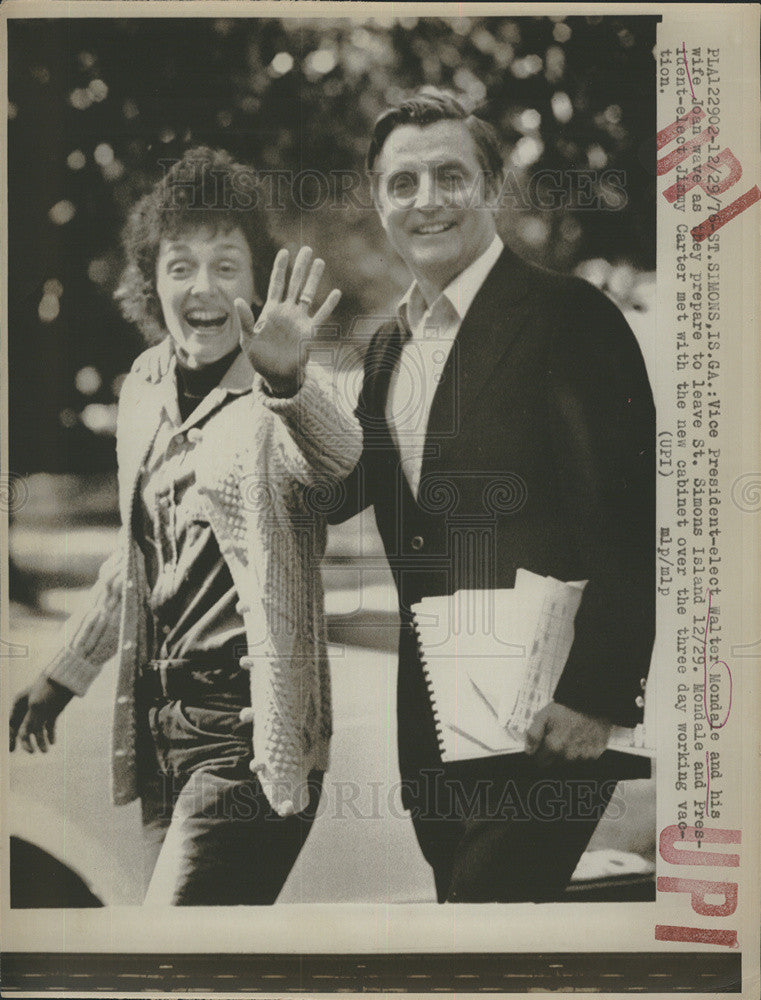 1976 Press Photo VP Elect Walter Mondale And Wife Leave St Simons Island - Historic Images