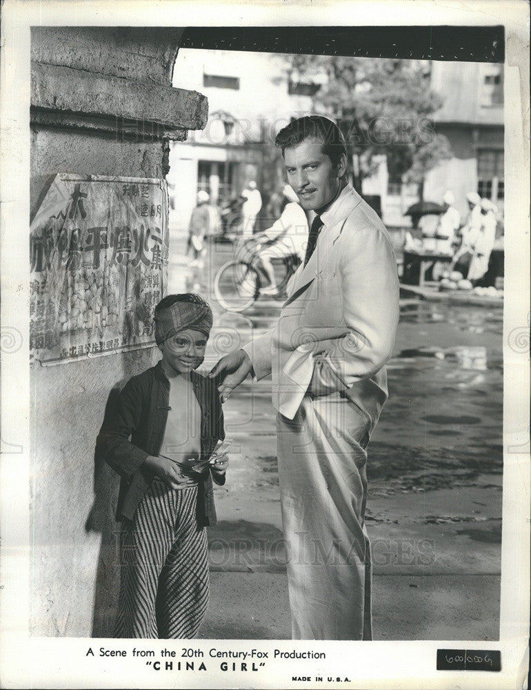 1943 Press Photo Actor George Montgomery In 20th Century Fox Movie China Girl - Historic Images