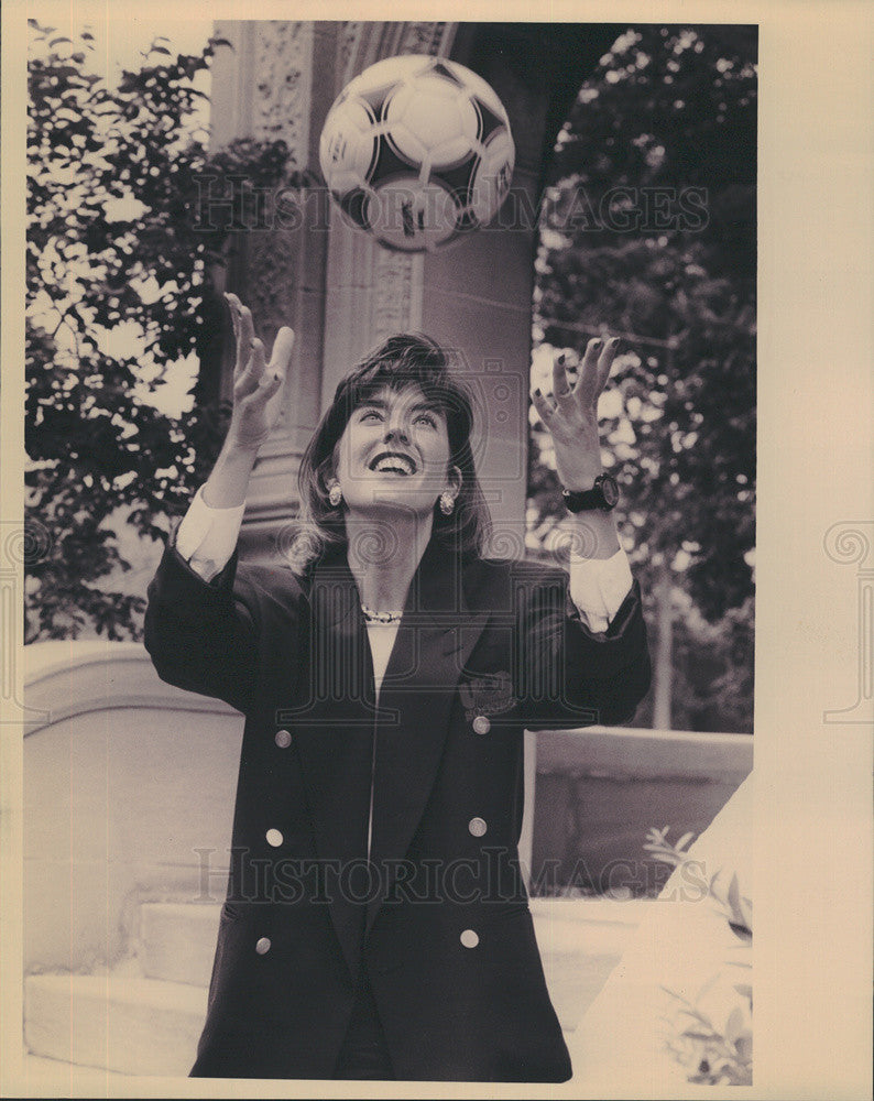 Press Photo Amber Steele, events manager for U. S. Soccer Federation - Historic Images