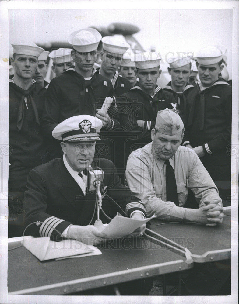 1952 Press Photo Captain Burnham McCaffree Commander Of Aircraft Carrier Wasp - Historic Images