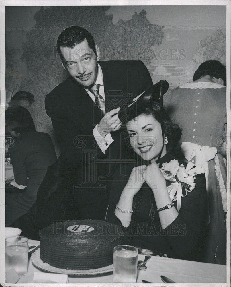 1950 Press Photo Miss Disk Jockey Marilyn Hampton and WJJD star John McCormick - Historic Images