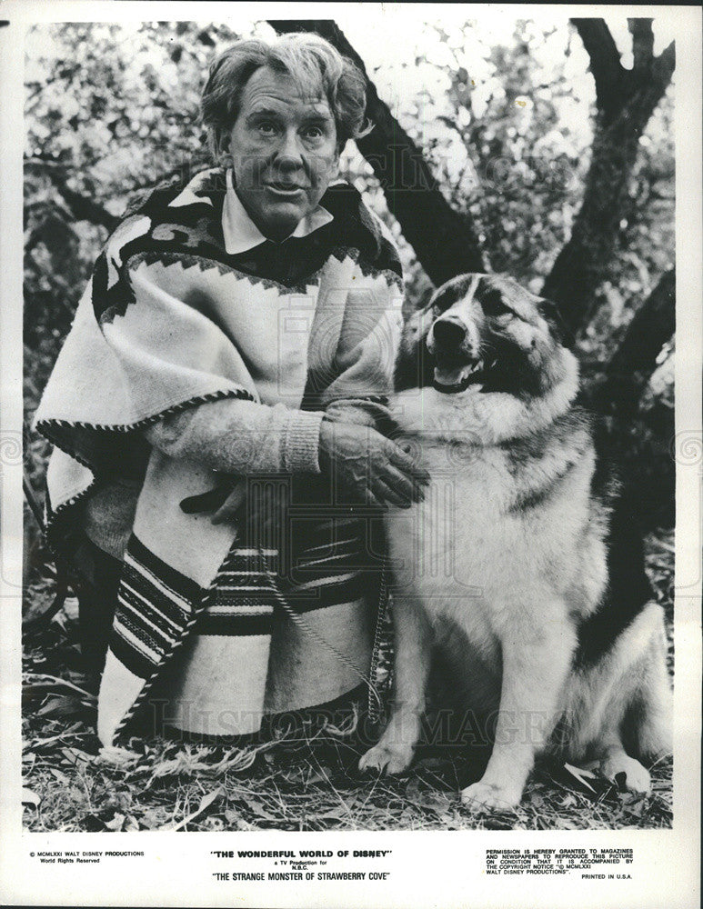 1972 Press Photo Actor Burgess Meredith NBC Television Disney Dog - Historic Images