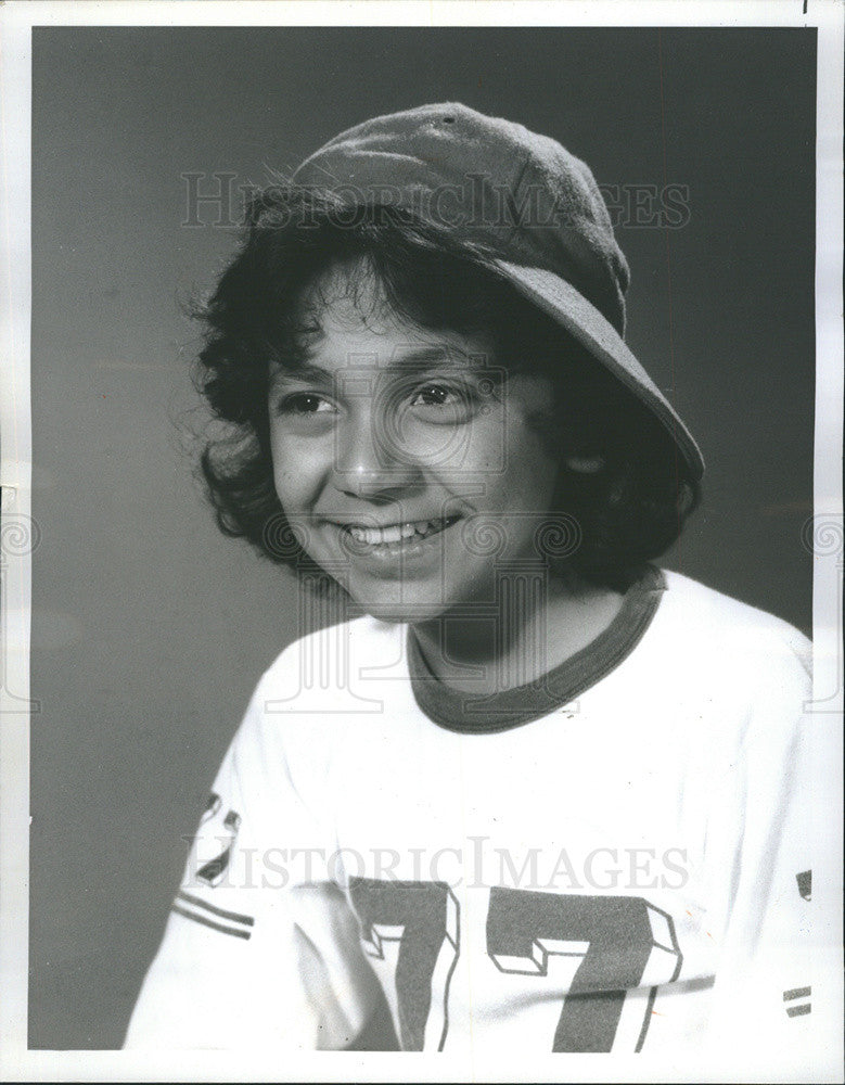 1977 Press Photo Gabriel Melgar in &quot;Chico and the Man&quot; - Historic Images