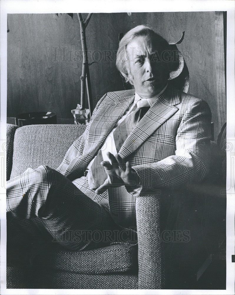 1974 Press Photo Dr. Roy Menninger, President of the Menninger Foundation - Historic Images