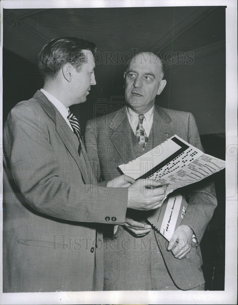 1952 Press Photo Robert Burns and Dr. Wm. C. Menninger of Menninger Clinic - Historic Images