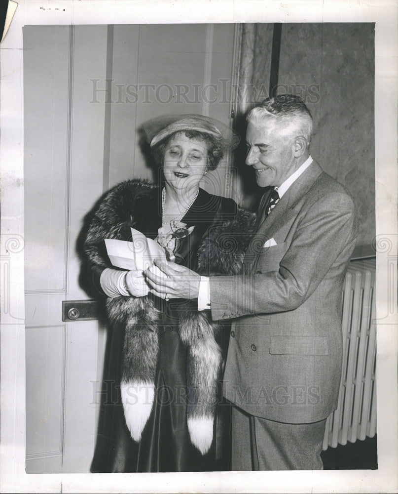 1951 Press Photo Mrs. Merrill Meigs And A.D. Plamondon Jr At Benefit Performance - Historic Images