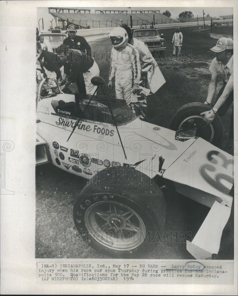 1974 Press Photo Larry McCoy escaped injured when his race car lost control - Historic Images