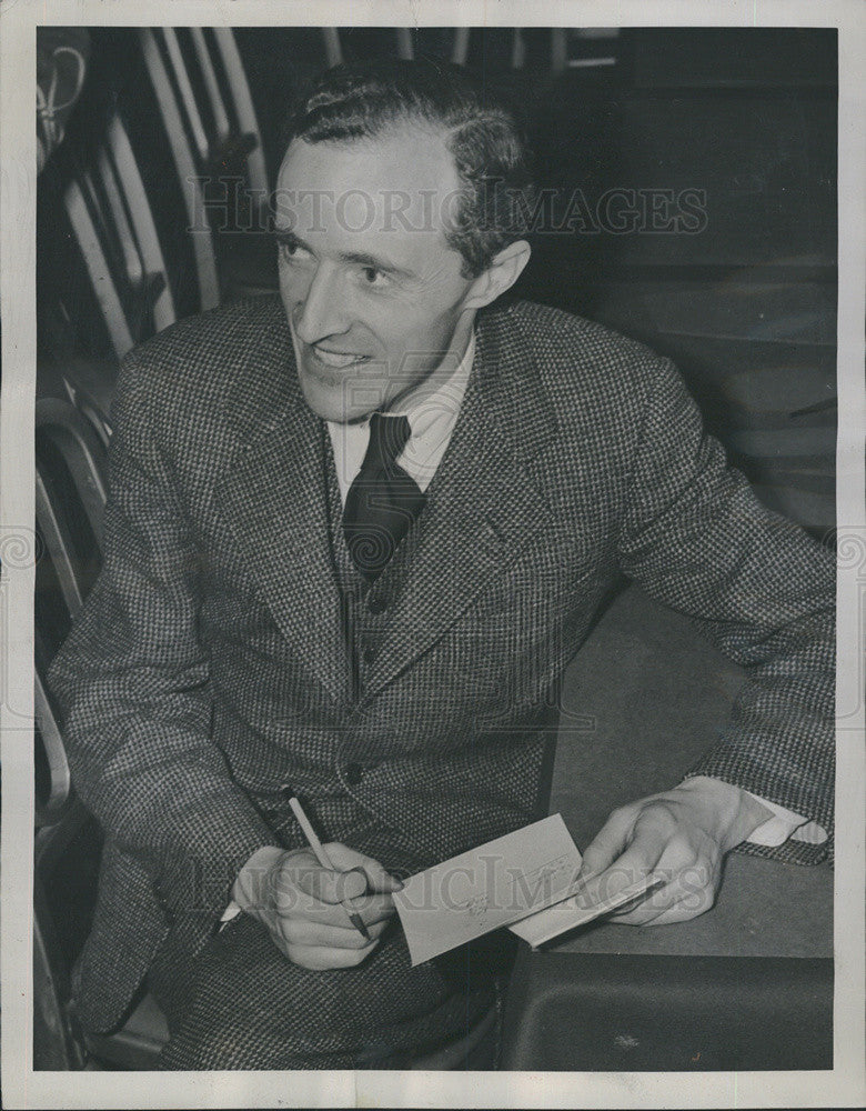 Press Photo Frank W McCulloch sitting at a registration table at Montgomery Ward - Historic Images