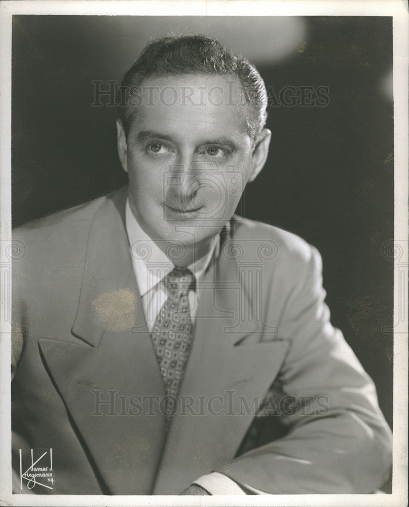 1950 Press Photo Bill McCune and to open at The Congress Hotel&#39;s Glass Hat. - Historic Images