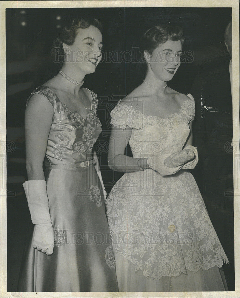 1954 Press Photo Betty McCobe and Patsy Patterson - Historic Images