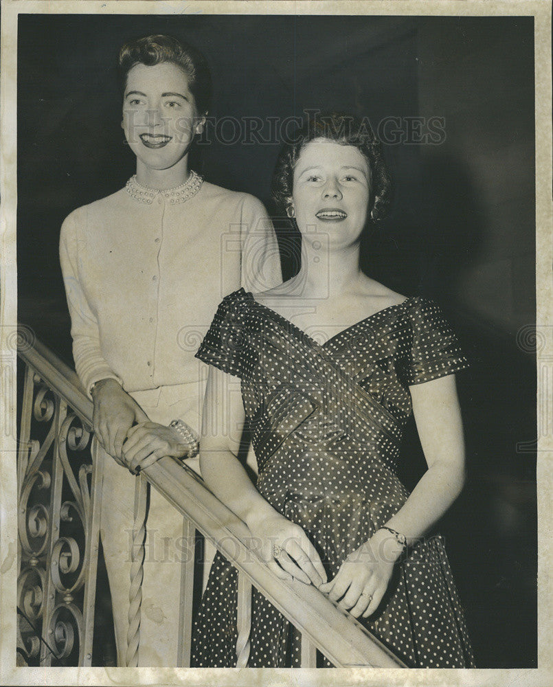 1955 Press Photo Patsy Patterson and Joan Sampson at luncheon. - Historic Images