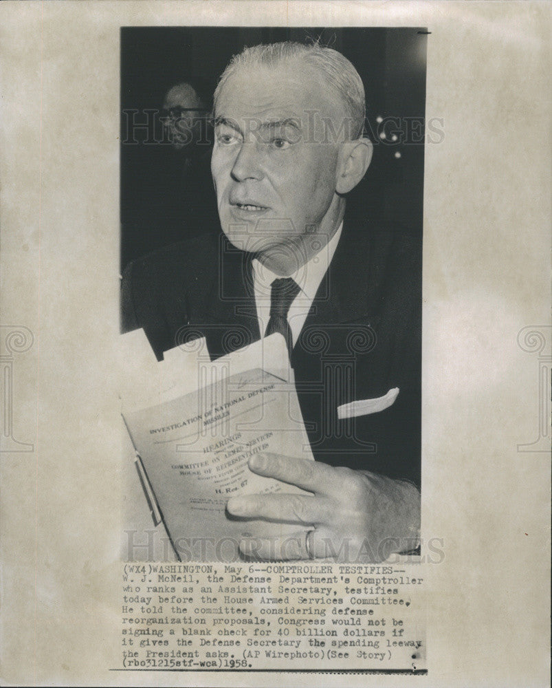 1958 Press Photo W. J. McNeil, Defense Department Comptroller Testifies - Historic Images