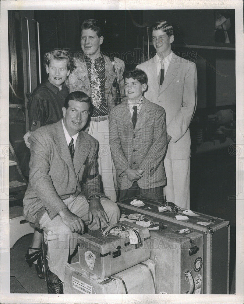 1951 Press Photo Don McNeil, &quot;Breakfast Club&quot; Emcee, &amp; Family Arrive in Chicago - Historic Images