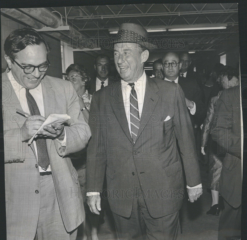 1960 Press Photo Adlai Stevenson at O&#39;Hare Airport. - Historic Images