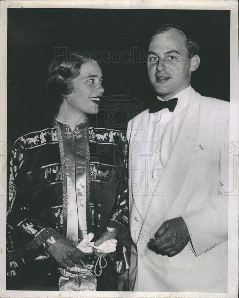 1968 Press Photo Young couples Adlai Stevenson Jr. with his wife Nancy. - Historic Images