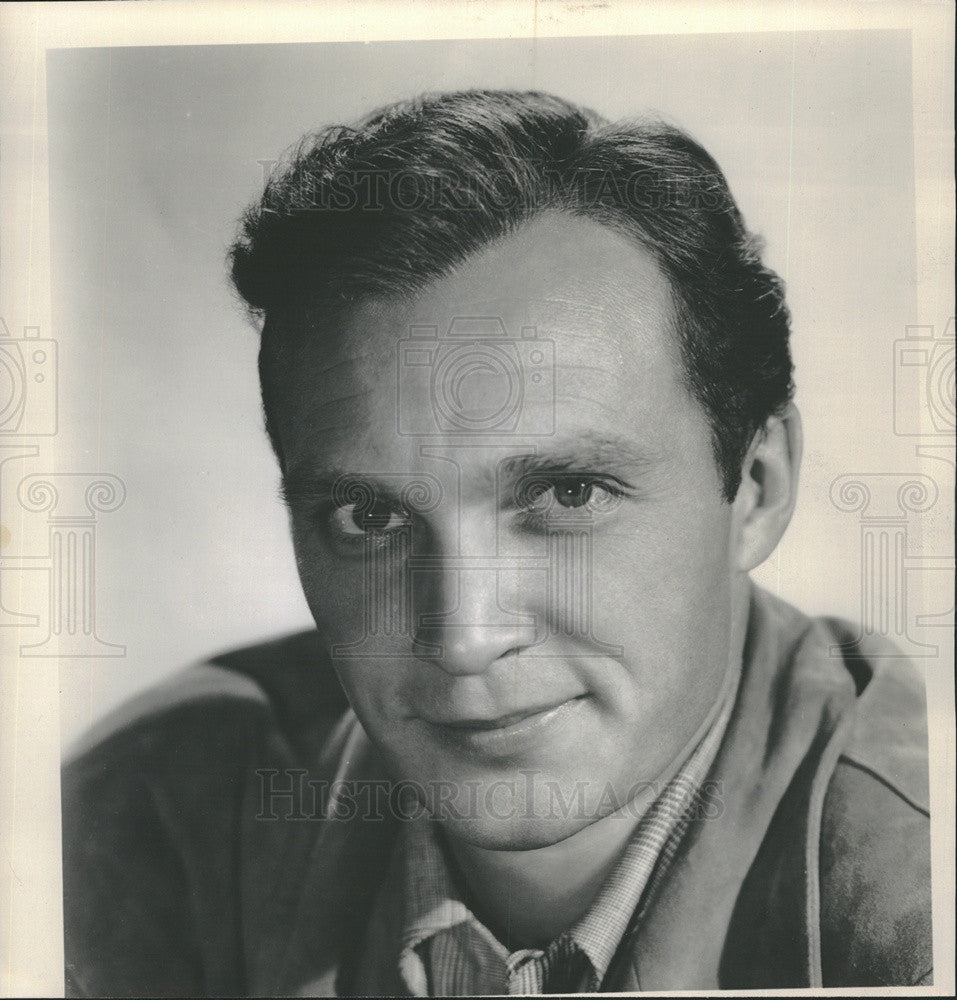 1957 Press Photo Actor Warren Stevens - Historic Images