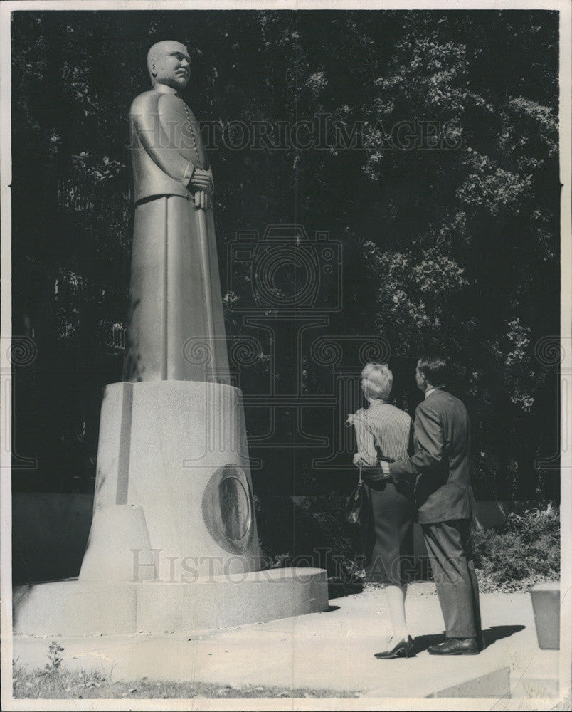 1961 Press Photo Sun Yat Sen Statue in St. Mary&#39;s Square - Historic Images