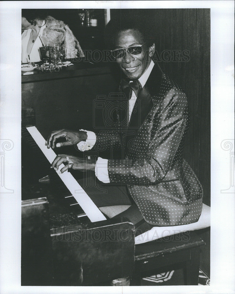 1976 Press Photo Kirk Stuart Pianist-Vocalist - Historic Images