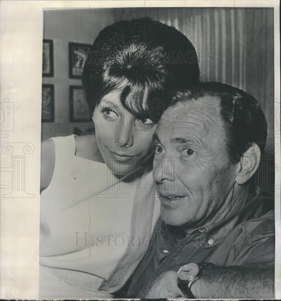 1962 Press Photo Actor Barry Sullivan &amp; Desiree Sumara Announce Wedding Plans - Historic Images