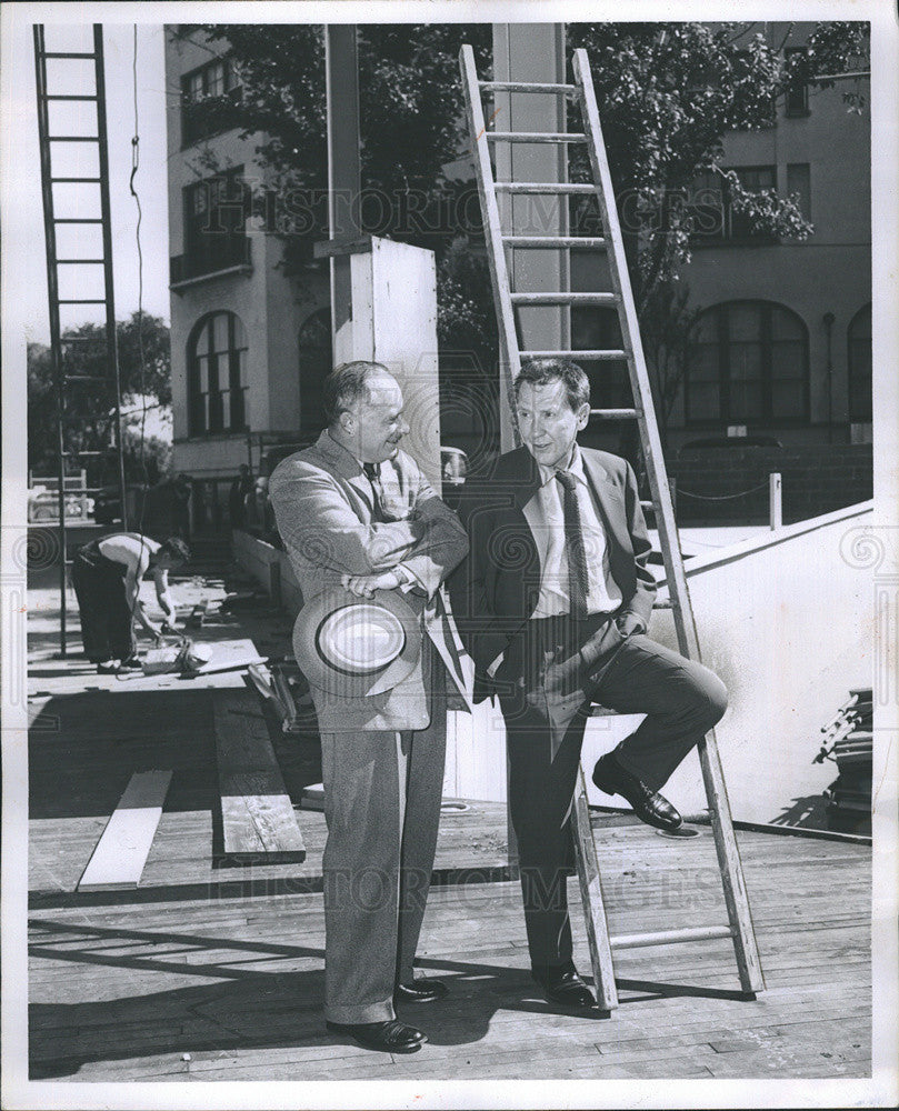 1957 Press Photo Judge Samuel Berke and Actor Burgess Meredith - Historic Images