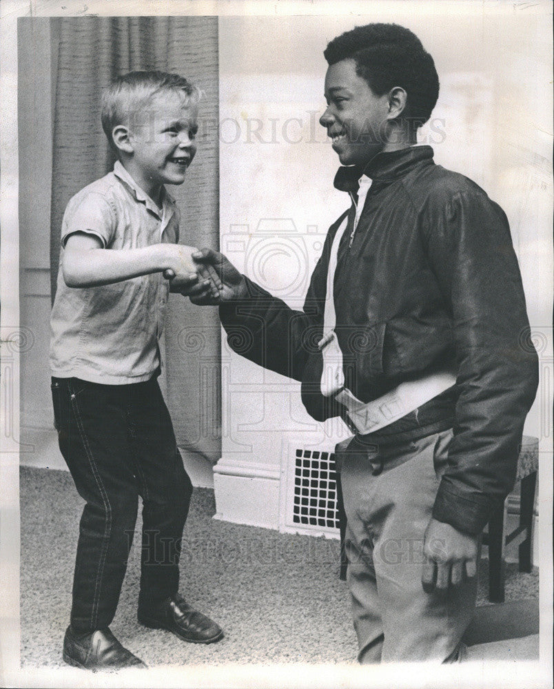 1969 Press Photo Student Patrol Guard Orville McReynolds Saves Boy&#39;s Life - Historic Images