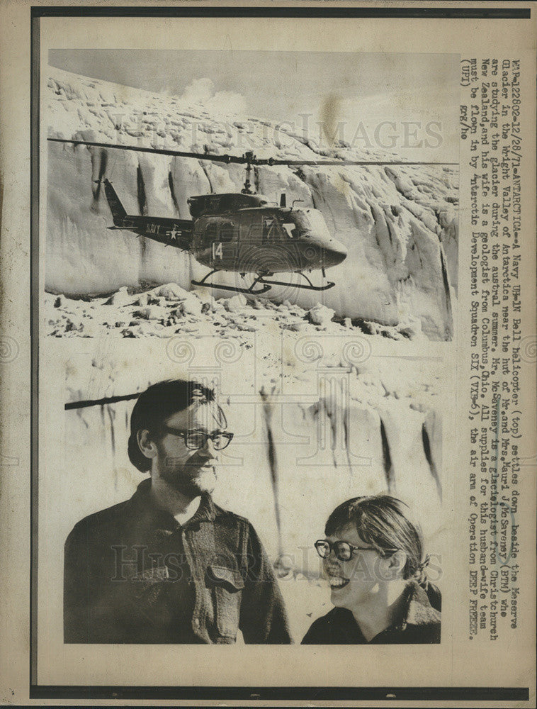 1971 Press Photo Navy US-1N Bell Helicopter beside Merserve Glacier in Antartica - Historic Images