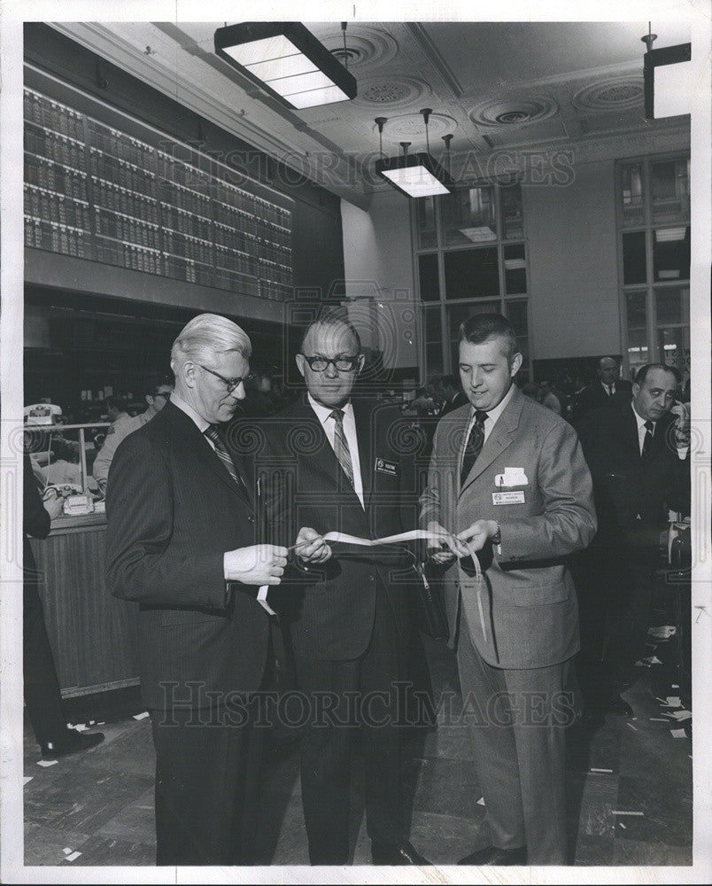 1970 Press Photo J.W. McSwiney president Mead Corp. Midwest Stock Exchange - Historic Images