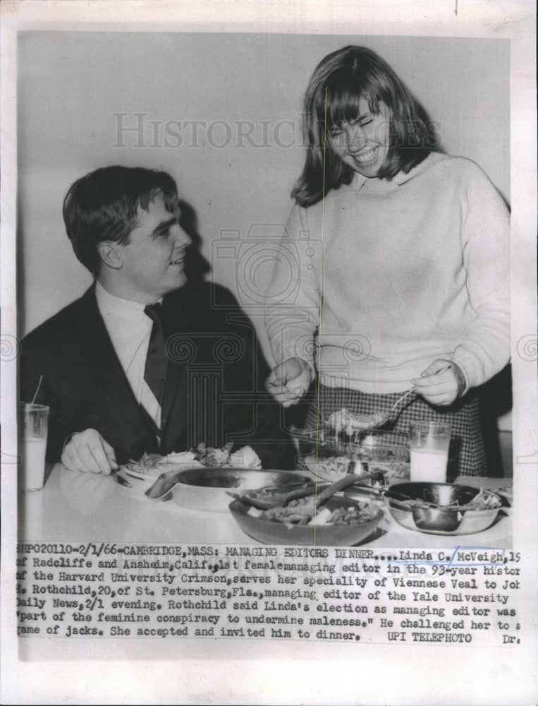 1965 Press Photo Managing Editors on dinner. Linda McVeigh and John Rothinchild. - Historic Images