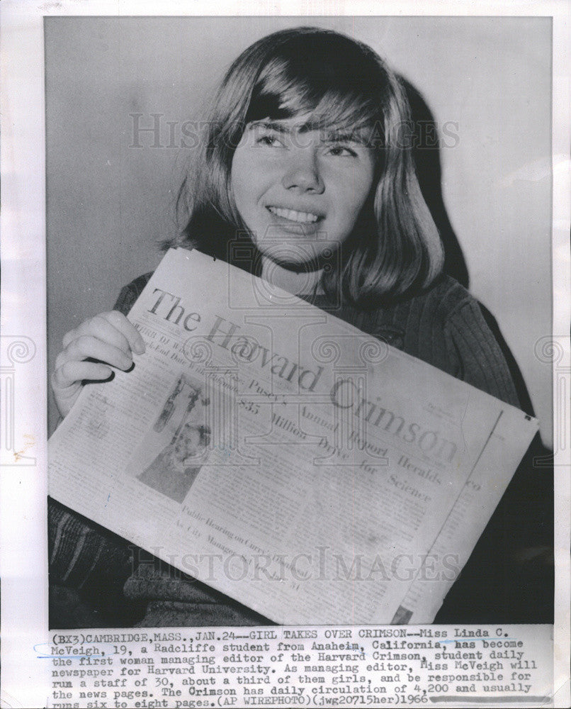 1966 Press Photo Linda C McVeigh, first woman managing editor of Harvard Crimson - Historic Images