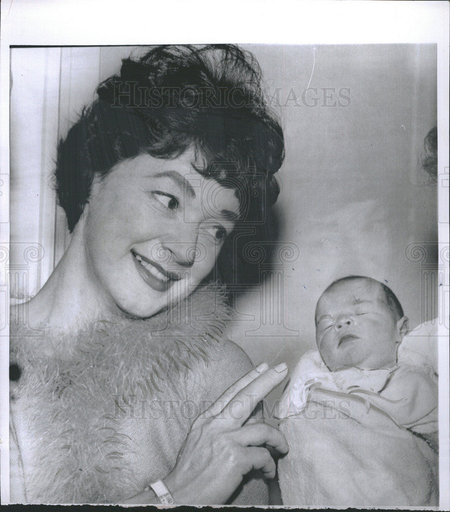 1961 Press Photo Gisel MacKenzie Actress with Baby Boy - Historic Images