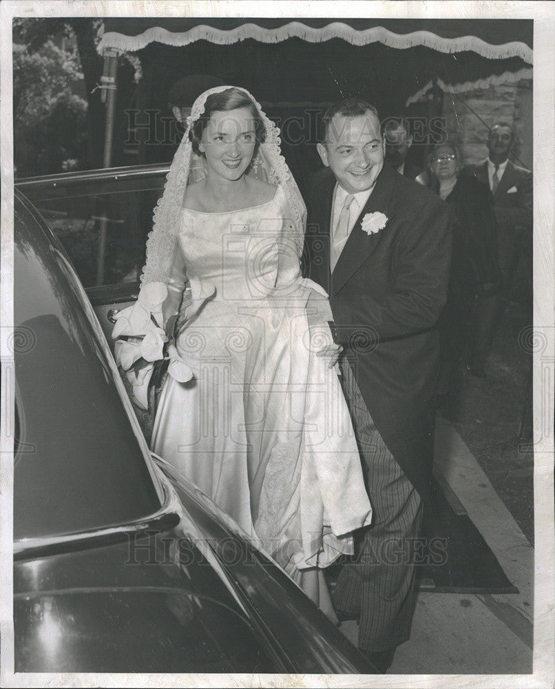 1954 Press Photo Mr. and Mrs. Nelson S. Mead leaving the Church of the Holy - Historic Images