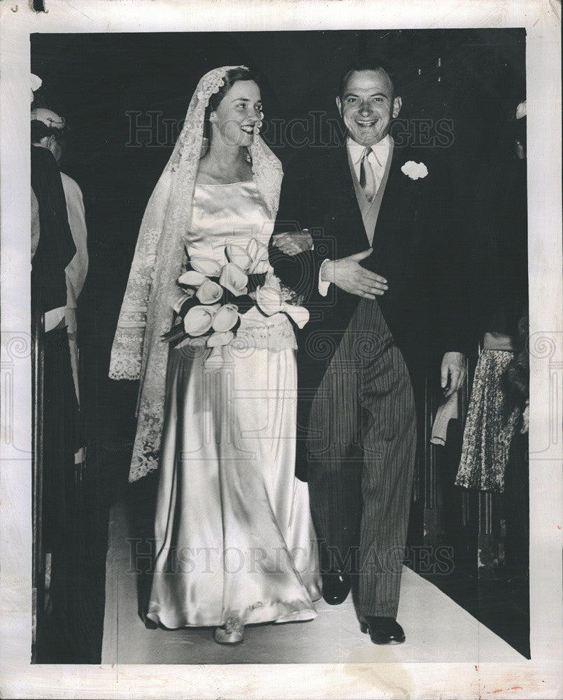 1954 Press Photo Mr. and Mrs. Nelson S. Mead, former model Ruth Cummings - Historic Images